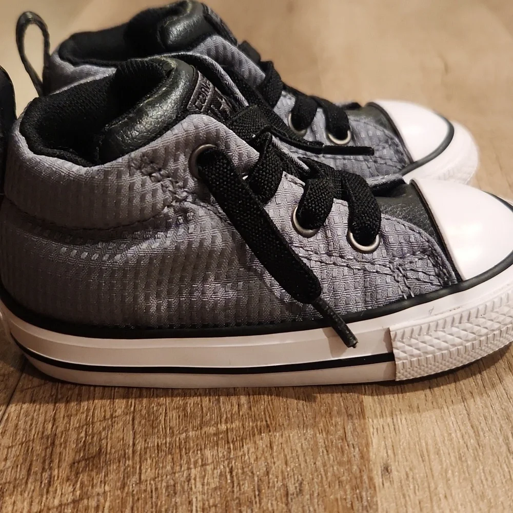 Converse All Star Unisex Chuck Taylor Gray Blackstreet Mid Top Sneakers.